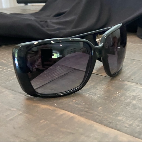 Gucci Sunglasses with case. Y2K. Black. VGC. Black with logo on temple - Picture 5 of 12